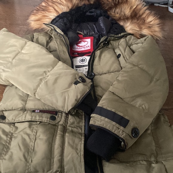 Canada Weather Gear Women's Long Hooded Puffer Coat - Picture 9 of 12
